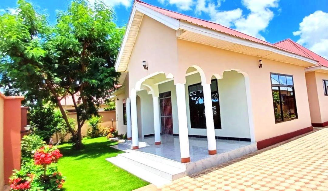 Safi House Bed & Breakfast Boma la Ngombe Luaran gambar