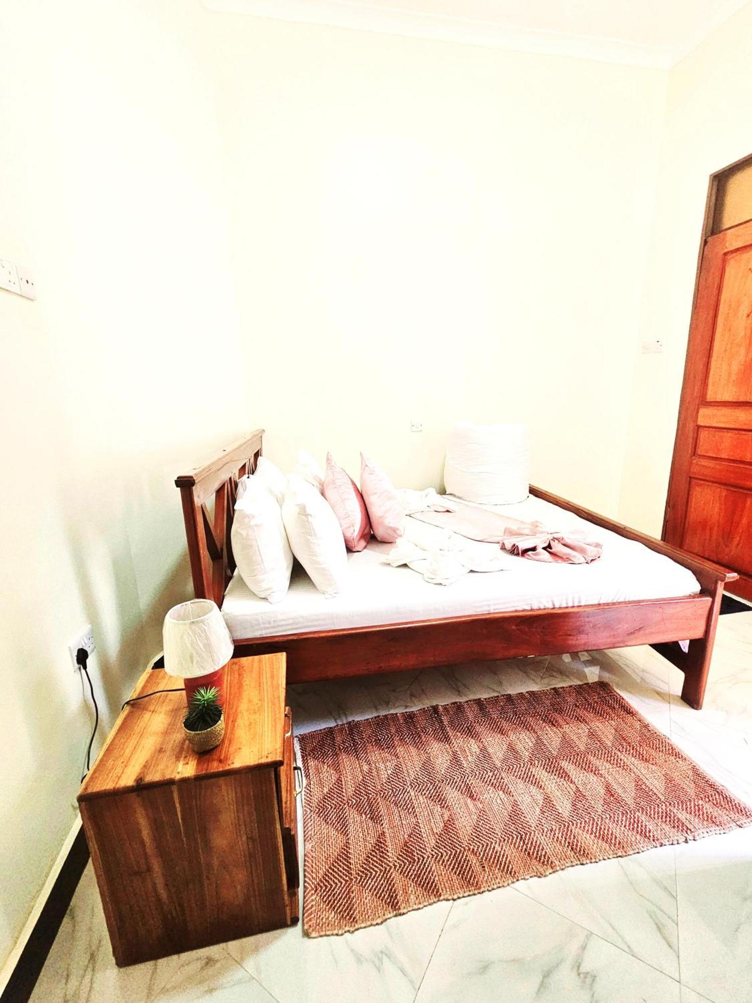 Safi House Bed & Breakfast Boma la Ngombe Luaran gambar
